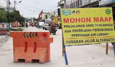 Warga: Ibu dan Anak Di Jalan Durian Jatuh Rem Mendadak